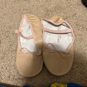 Women size 6 ballet flat shoes